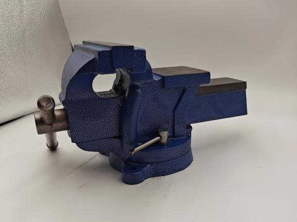คุณลักษณะของ 360 ° Cast Steel Bench Vise?