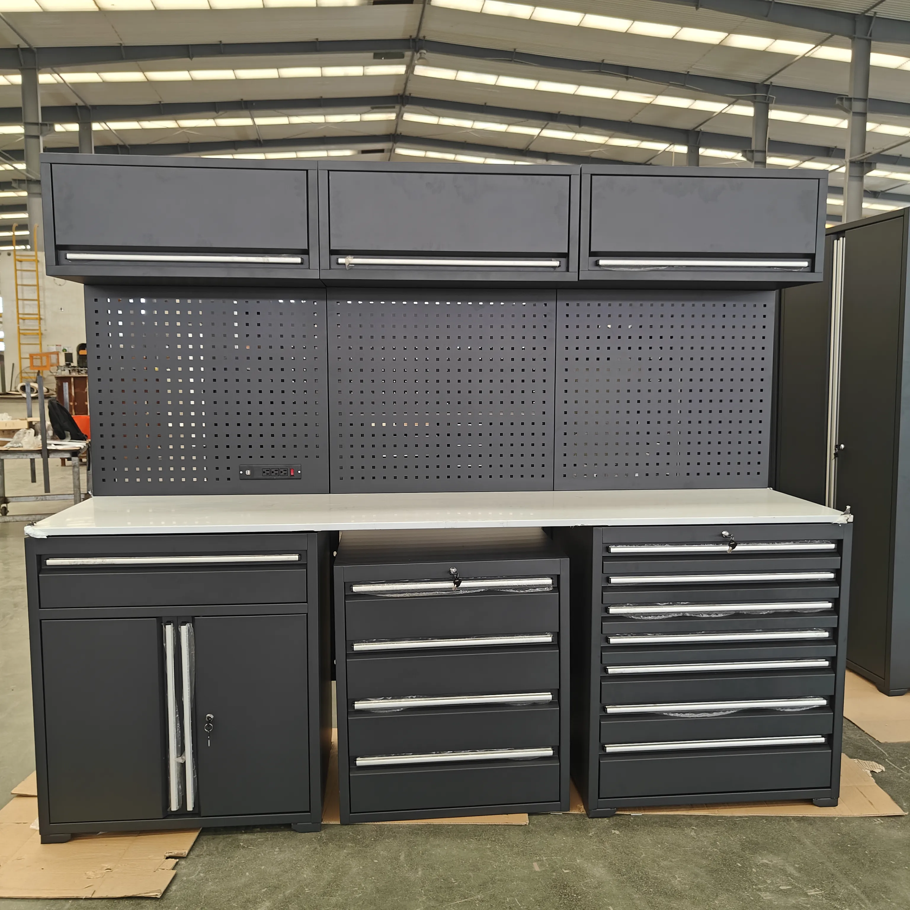 ลักษณะของ Workbench โลหะที่แข็งแรงคืออะไร?